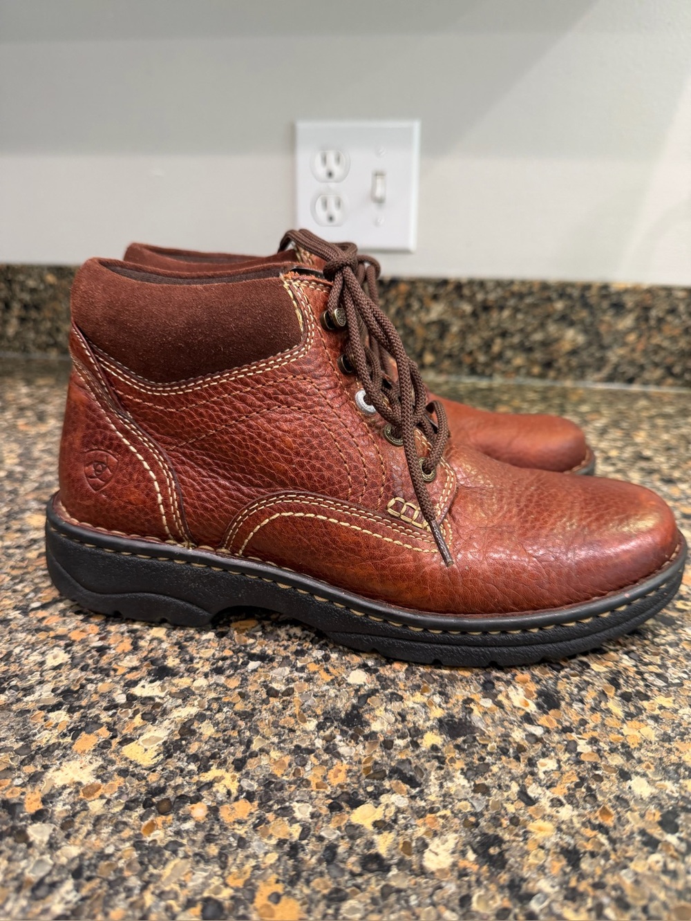 Ariat ladies 7.5 Brown Leather Lace-Up Work Boots